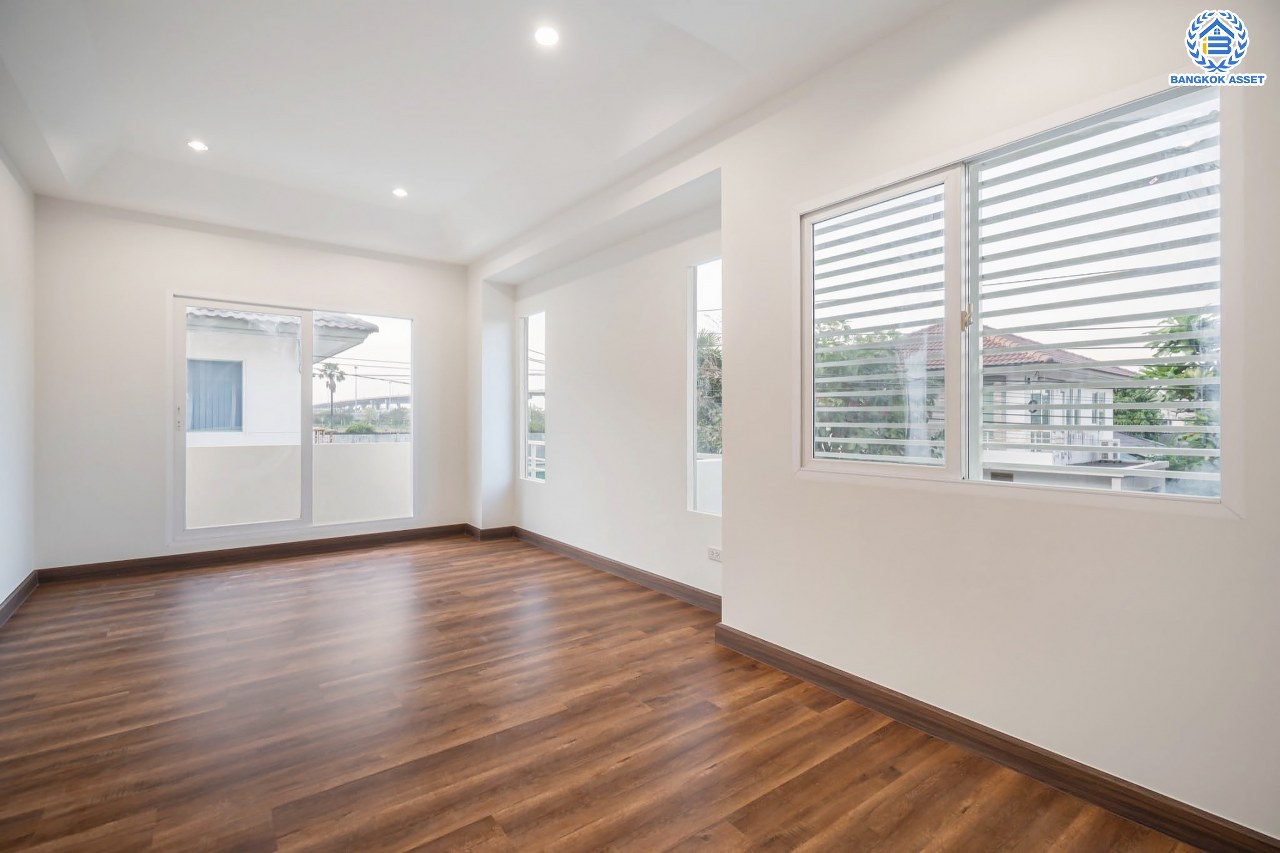 บ้านมือสองตกแต่งใหม่ คุณภาพแบรนด์ LH โครงการ ชัยพฤกษ์ ราชพฤกษ์-แจ้งวัฒนะ เนื้อที่ 50.1 ตร.ว. ฟังก์ชัน 3 ห้องนอน 2 ห้องน้ำ 2 ที่จอดรถ ภายในตกแต่งหรูหรา บนทำเลศักยภาพติดถนนราชพฤกษ์ เชื่อมสู่แจ้งวัฒนะได้อย่างรวดเร็ว ใกล้รถไฟฟ้าสายสีชมพู "ปากเกร็ด" จุดขึ้นทางด่วน "แจ้งวัฒนะ" โรบินสัน ไลฟ์สไตล์ ราชพฤกษ์ และ โลตัส นอร์ธราชพฤกษ์